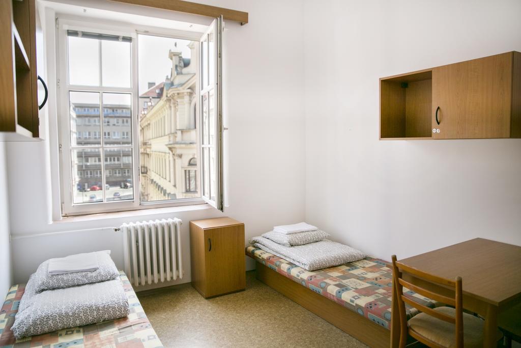 Dizzy Daisy Hostel Prag Exterior foto