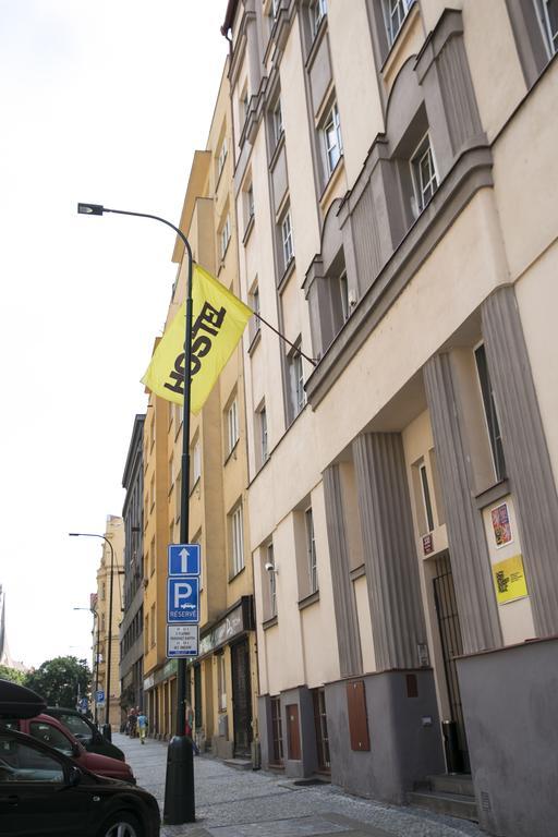 Dizzy Daisy Hostel Prag Exterior foto