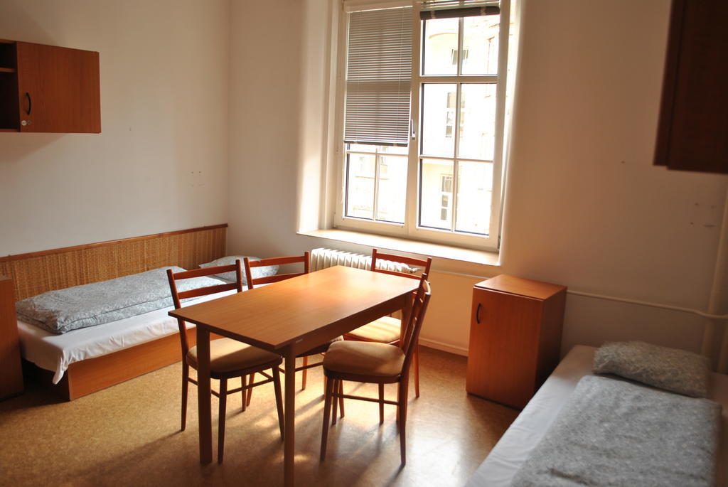 Dizzy Daisy Hostel Prag Zimmer foto