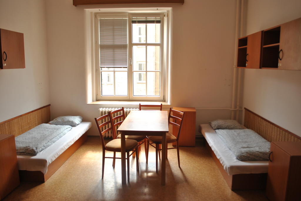 Dizzy Daisy Hostel Prag Zimmer foto