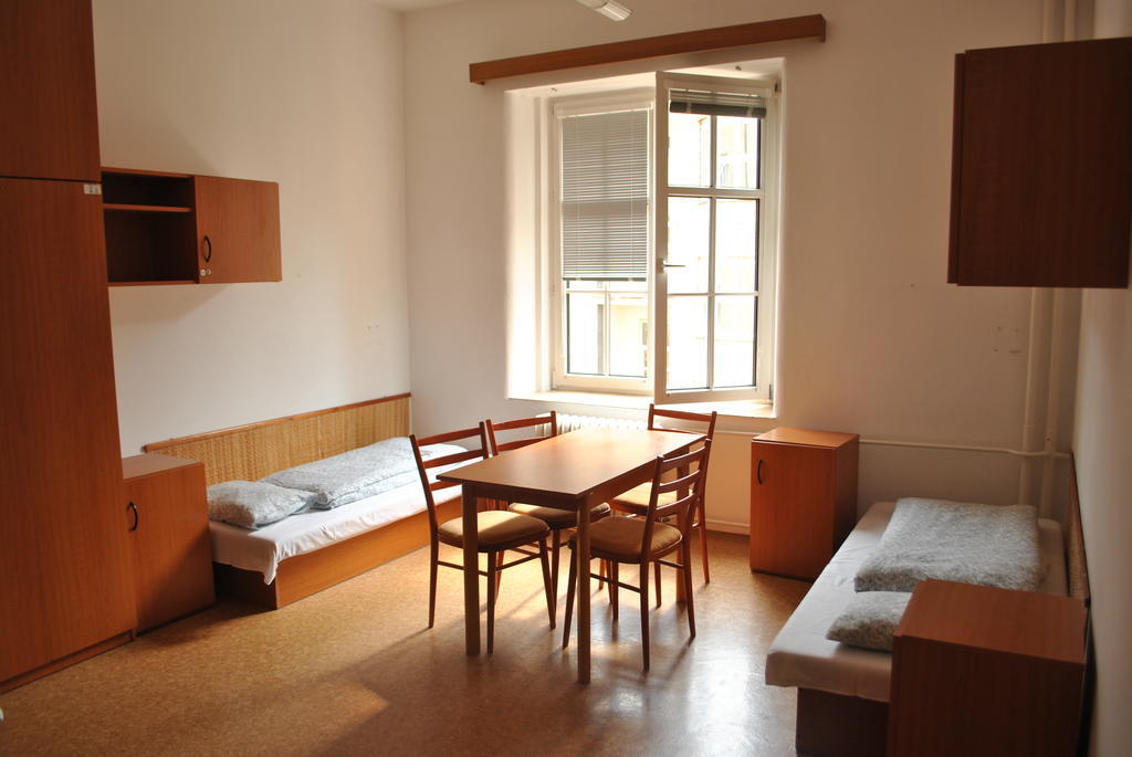 Dizzy Daisy Hostel Prag Zimmer foto