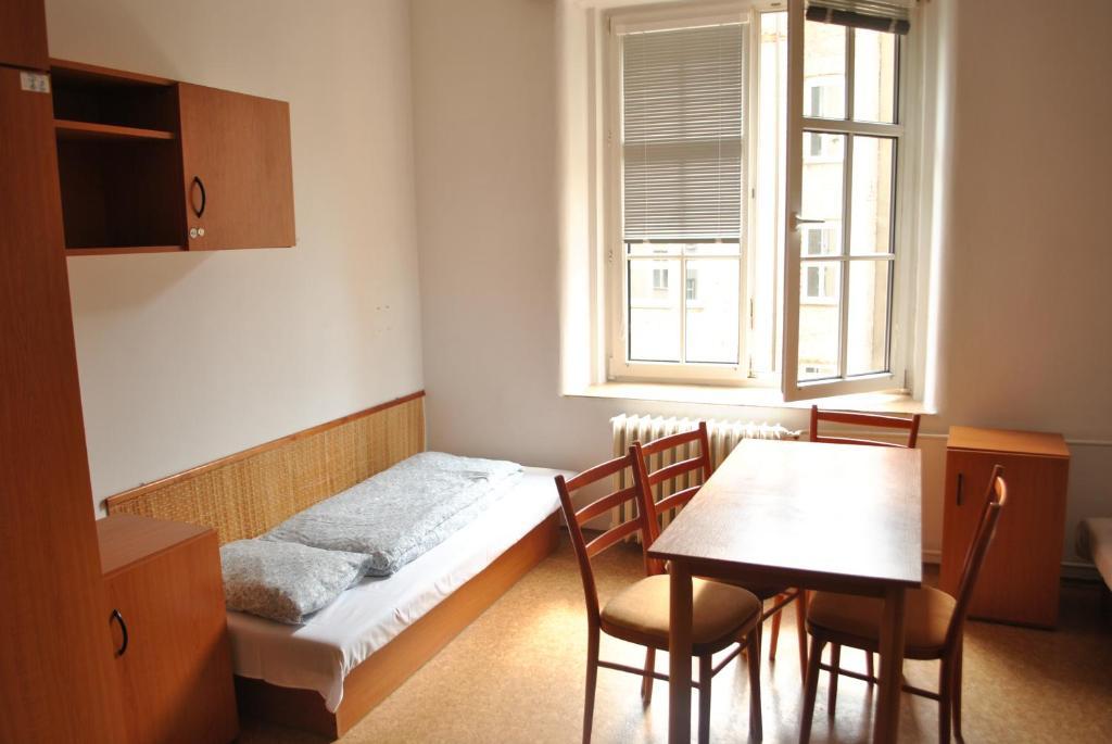 Dizzy Daisy Hostel Prag Zimmer foto