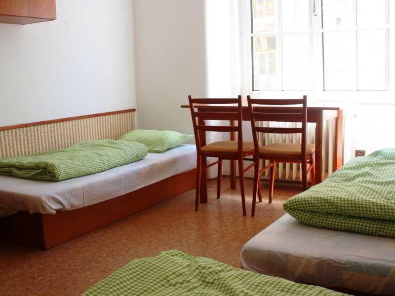 Dizzy Daisy Hostel Prag Exterior foto