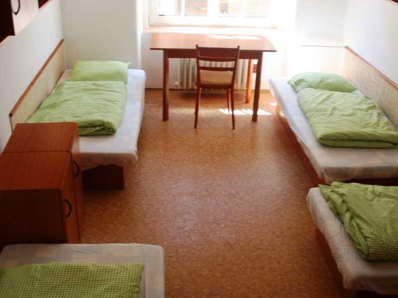 Dizzy Daisy Hostel Prag Exterior foto