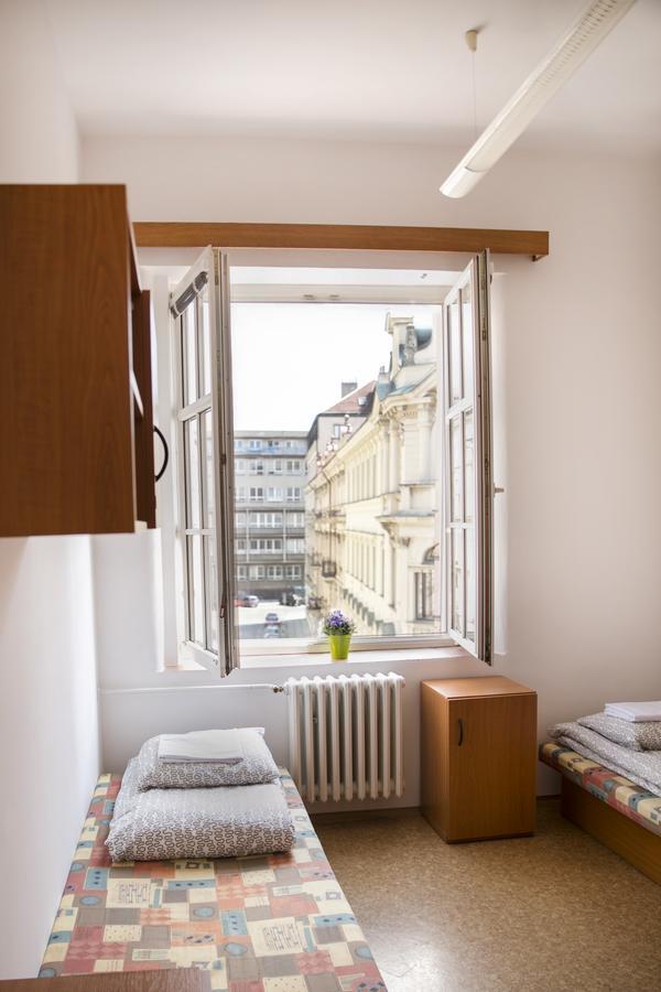 Dizzy Daisy Hostel Prag Exterior foto